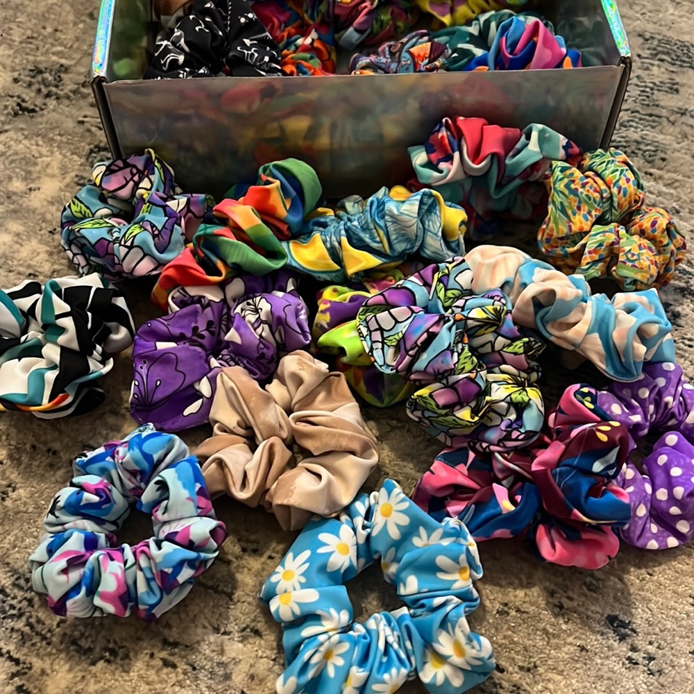 Moana scrunches read description (Pick 5)